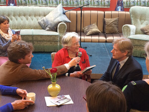 Eerste exemplaar voor Staatssecretaris Van Rijn