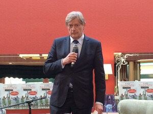 Eerste exemplaar voor Staatssecretaris Van Rijn