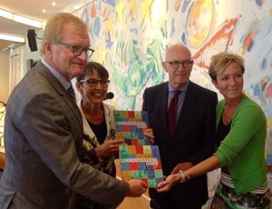 Eerste Honderdduizend Banenboek voor Jetta Klijnsma